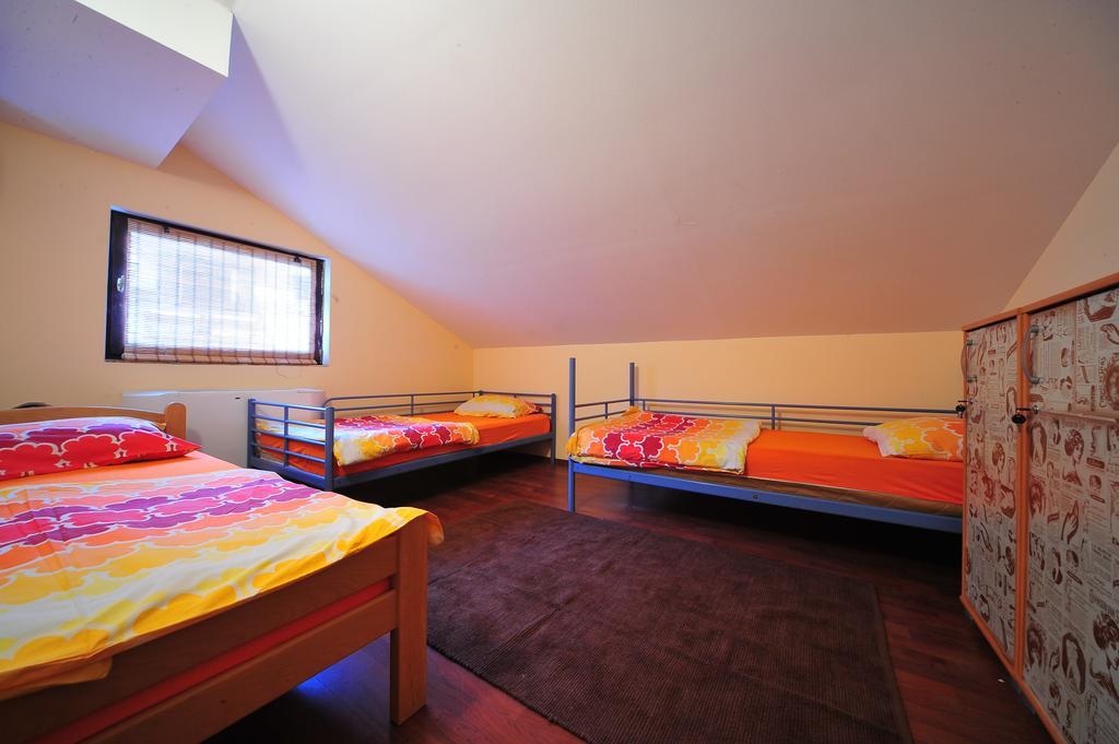 Hostel Bed N Beer Beograd Værelse billede