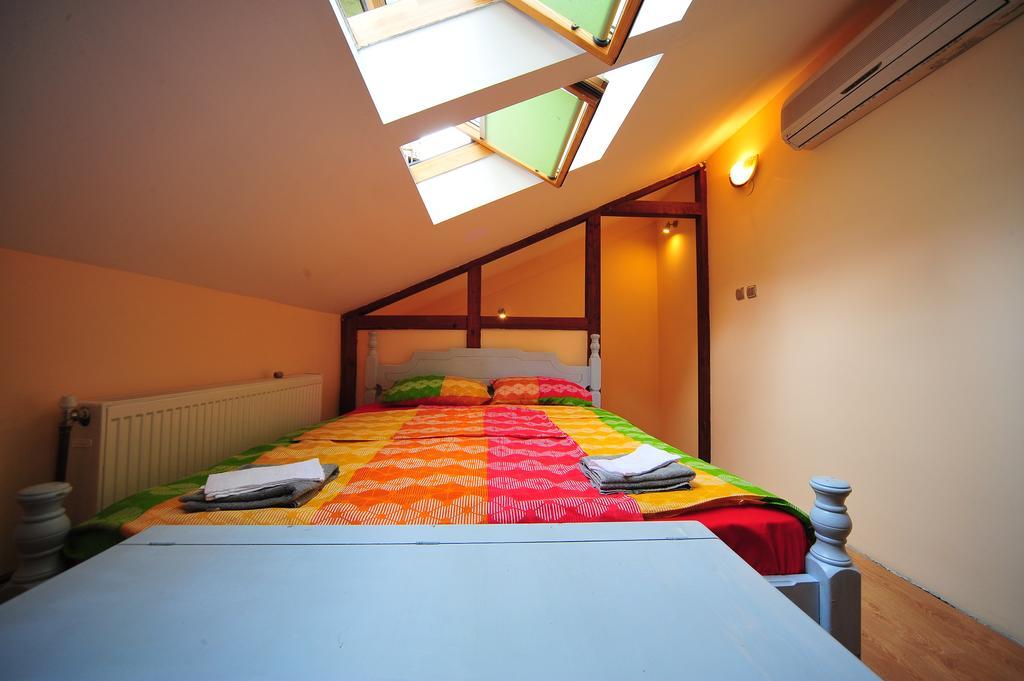 Hostel Bed N Beer Beograd Værelse billede