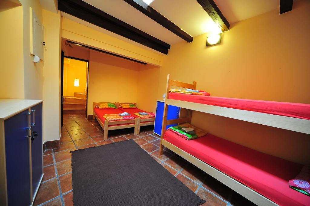 Hostel Bed N Beer Beograd Værelse billede