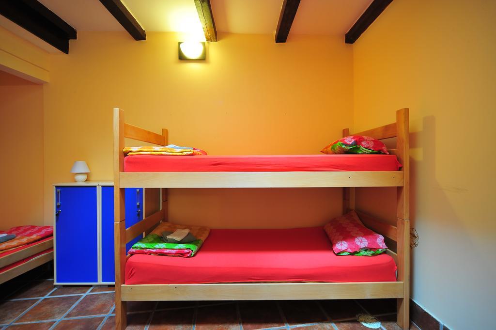 Hostel Bed N Beer Beograd Værelse billede
