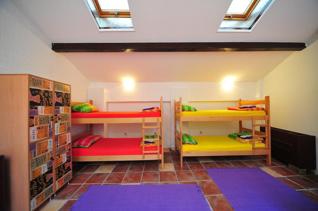Hostel Bed N Beer Beograd Værelse billede