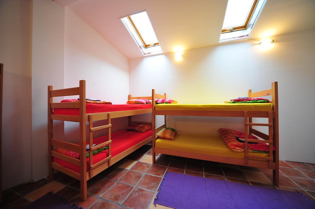 Hostel Bed N Beer Beograd Værelse billede