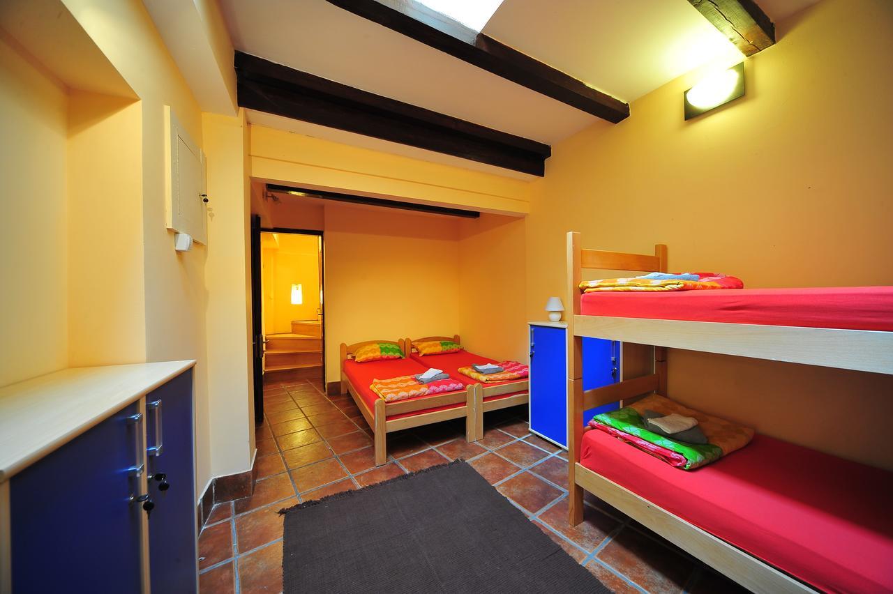 Hostel Bed N Beer Beograd Værelse billede